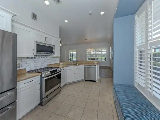 Listing Photo 12