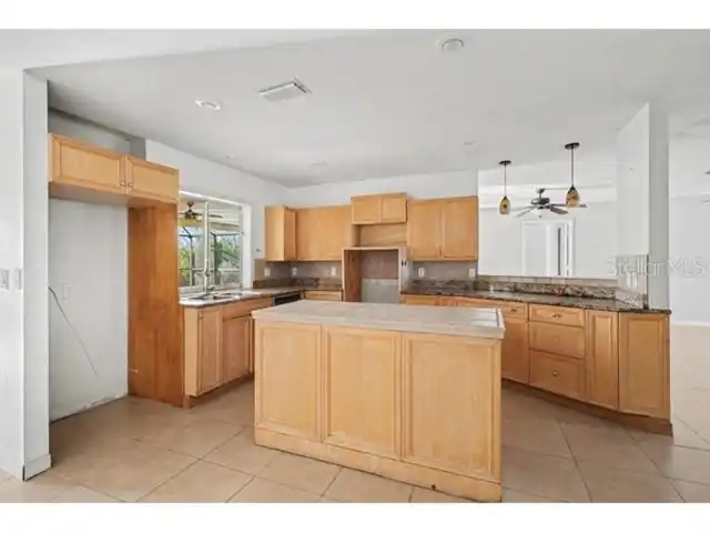 Listing Photo 12