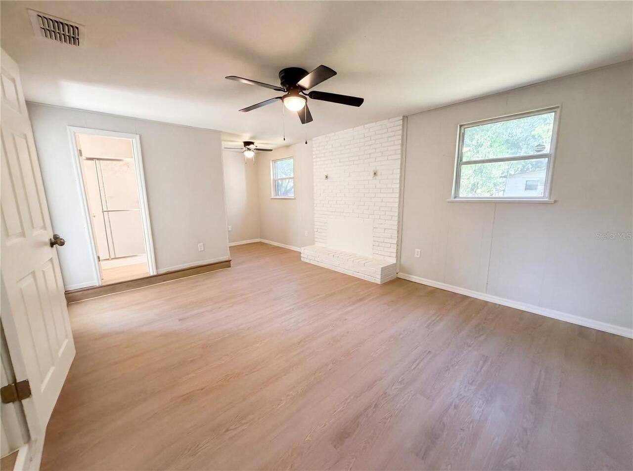 Listing Photo 11