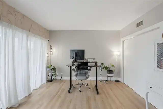 Listing Photo 12