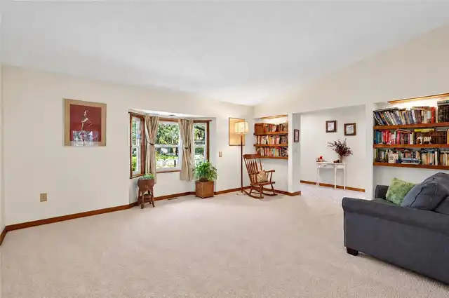 Listing Photo 12