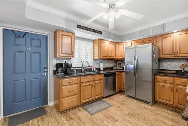 Listing Photo 5