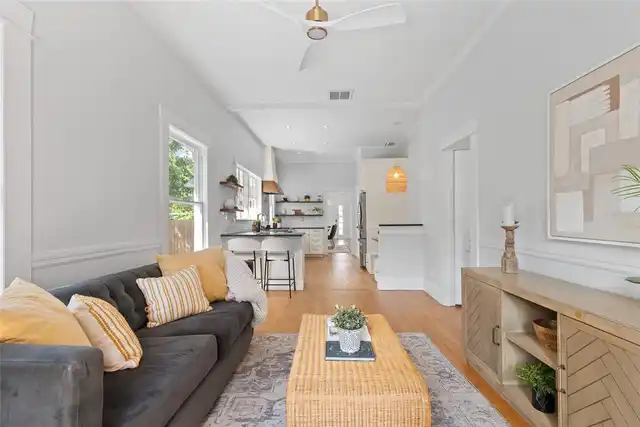 Listing Photo 11