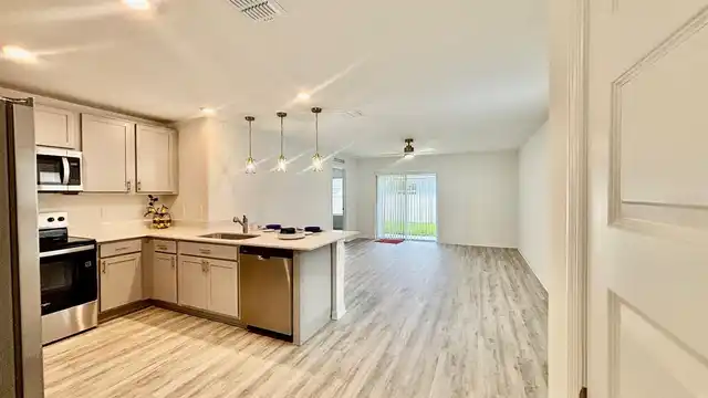 Listing Photo 16