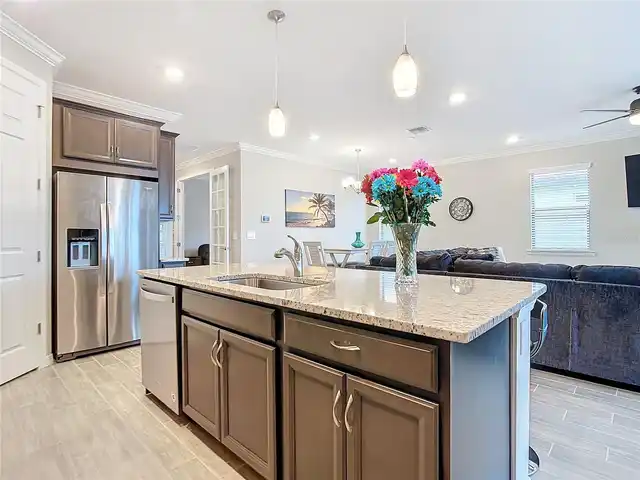 Listing Photo 10