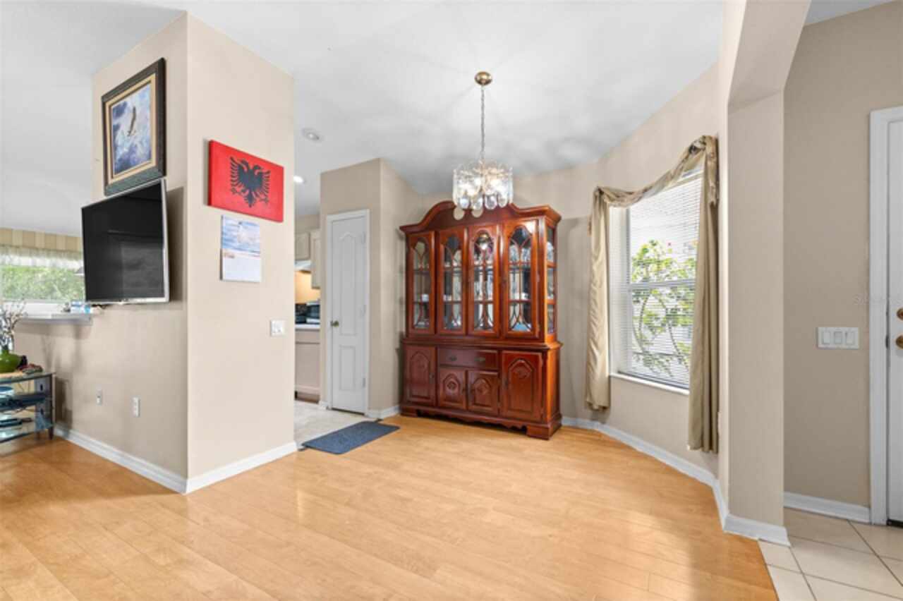 Listing Photo 10