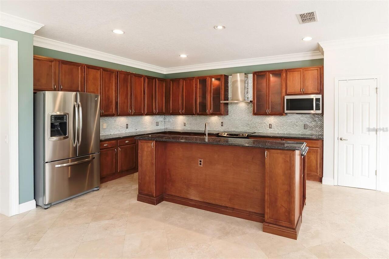 Listing Photo 11