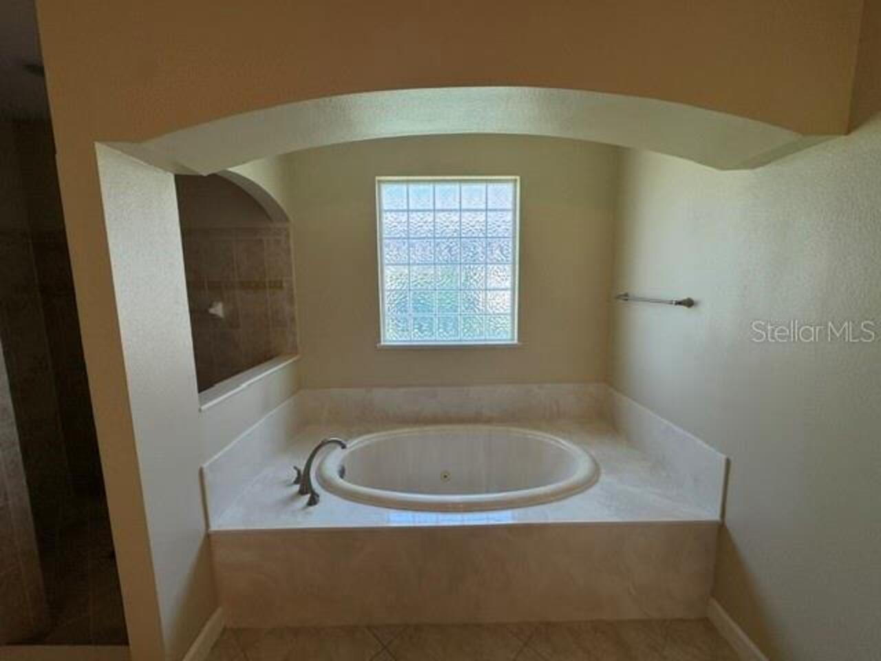 Listing Photo 12
