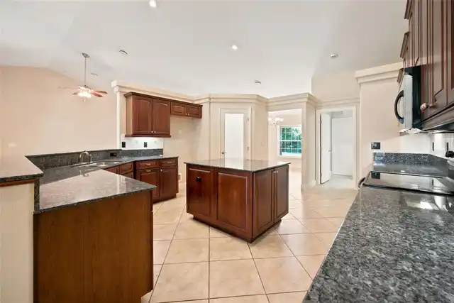 Listing Photo 15