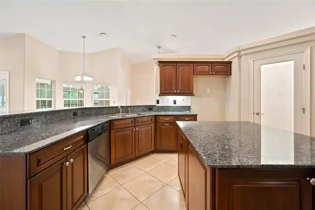 Listing Photo 16