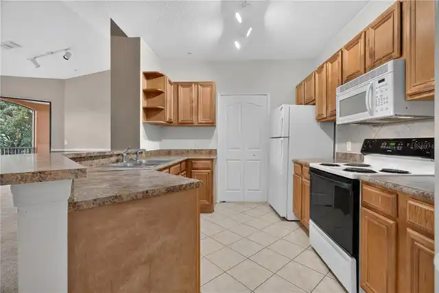 Listing Photo 9