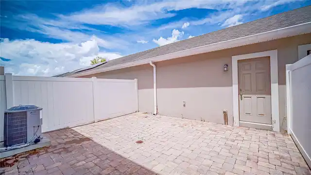 Listing Photo 8