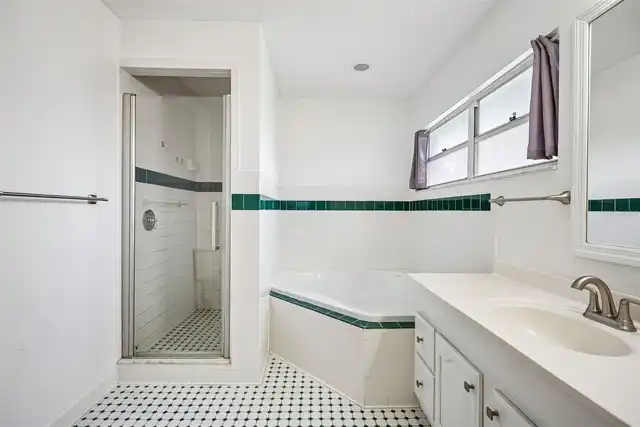 Listing Photo 16