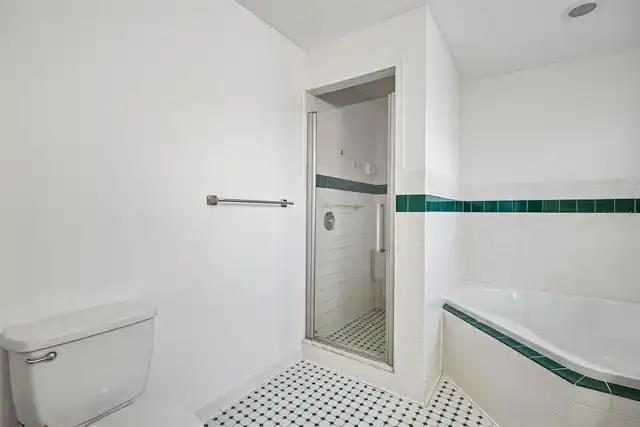 Listing Photo 17