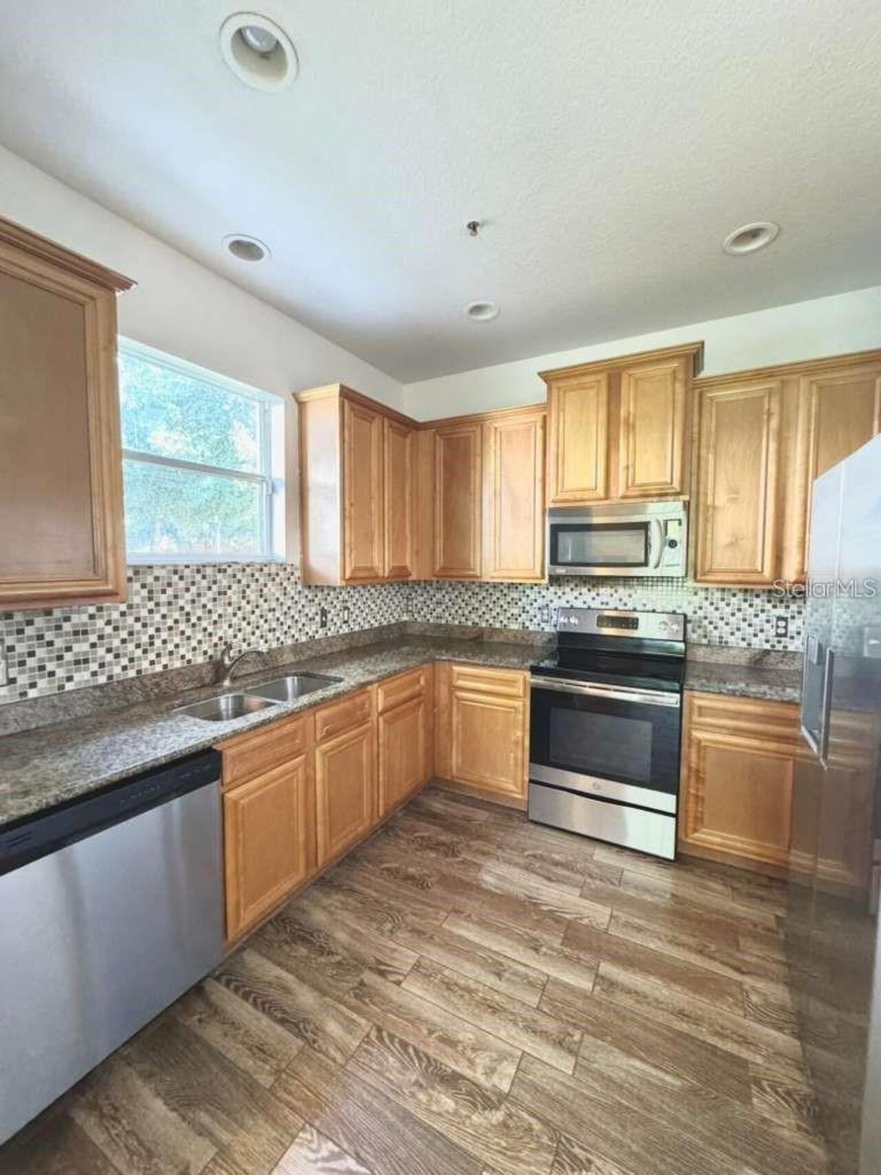 Listing Photo 12