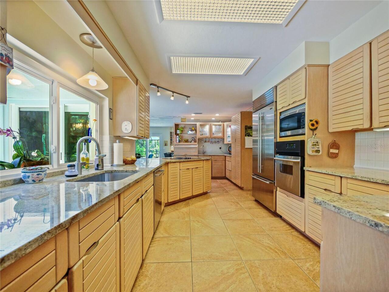 Listing Photo 12