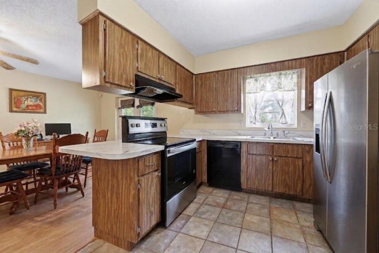Listing Photo 8