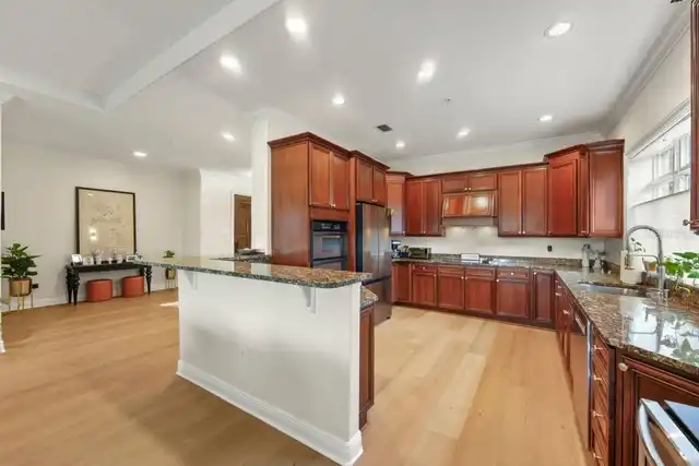 Listing Photo 11