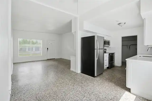Listing Photo 9