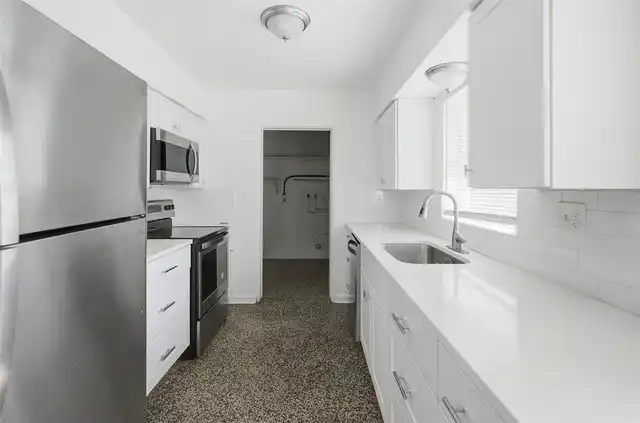 Listing Photo 11