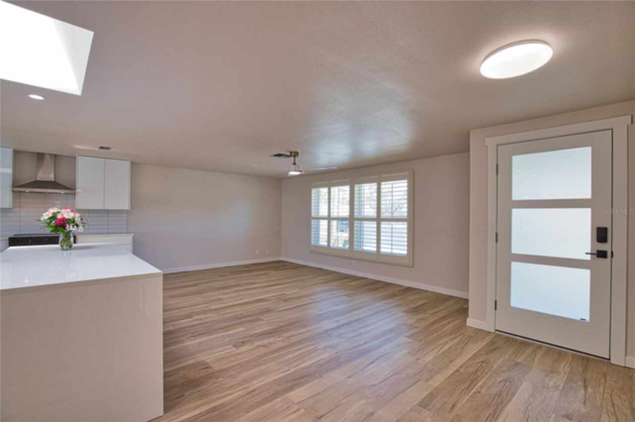 Listing Photo 10