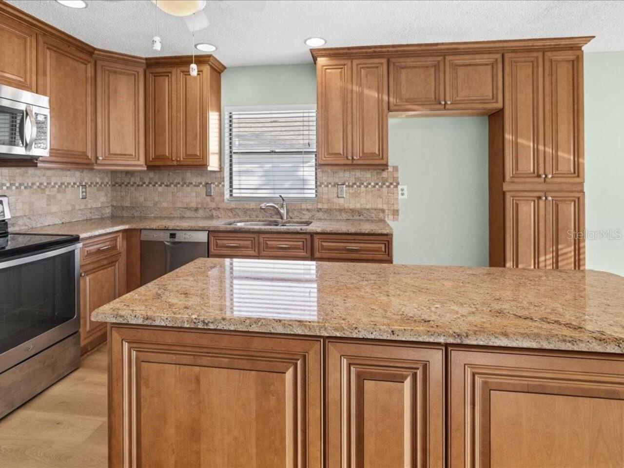 Listing Photo 8