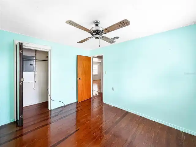 Listing Photo 10