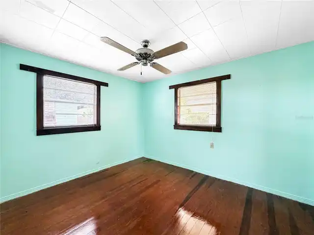 Listing Photo 11