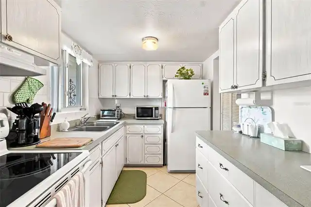 Listing Photo 17