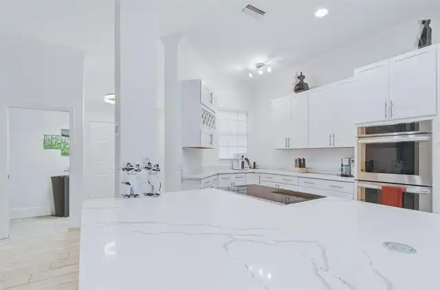 Listing Photo 9