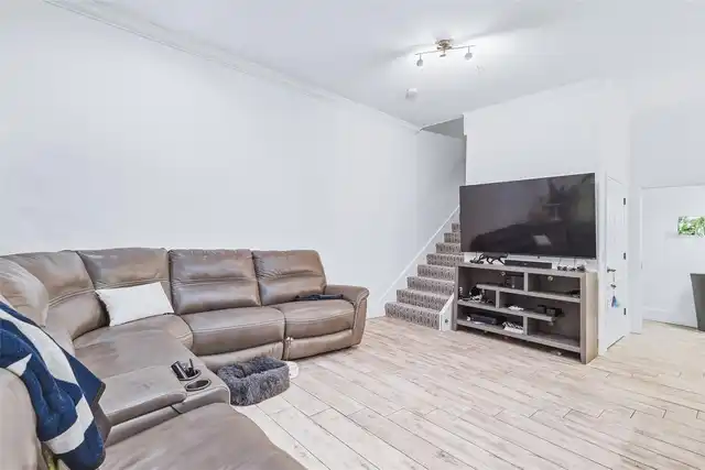 Listing Photo 12
