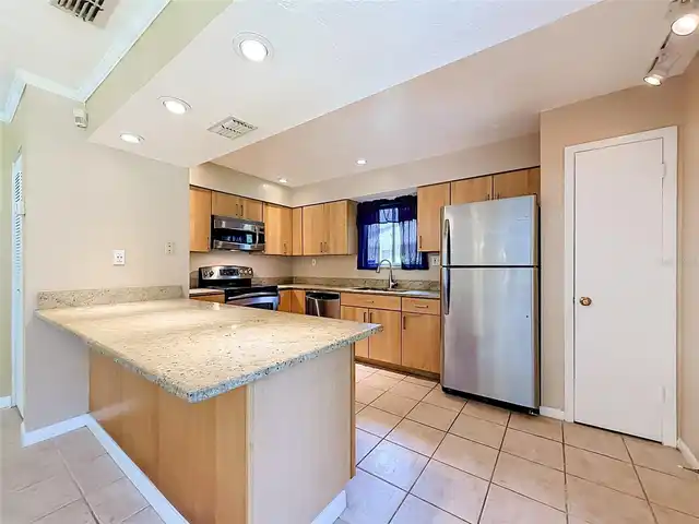 Listing Photo 8