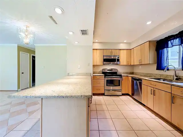 Listing Photo 9