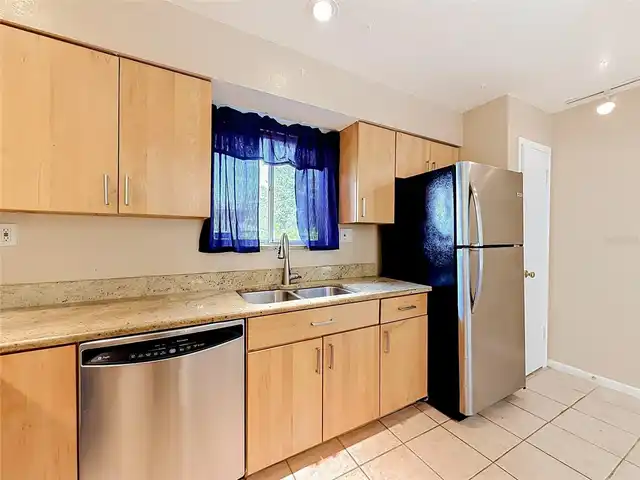 Listing Photo 12