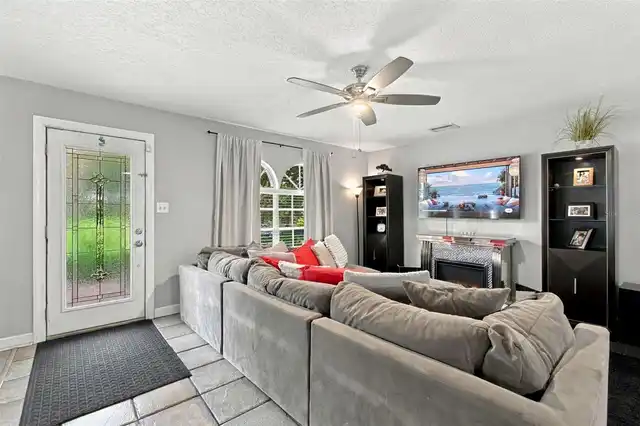 Listing Photo 9