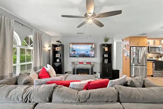 Listing Photo 11