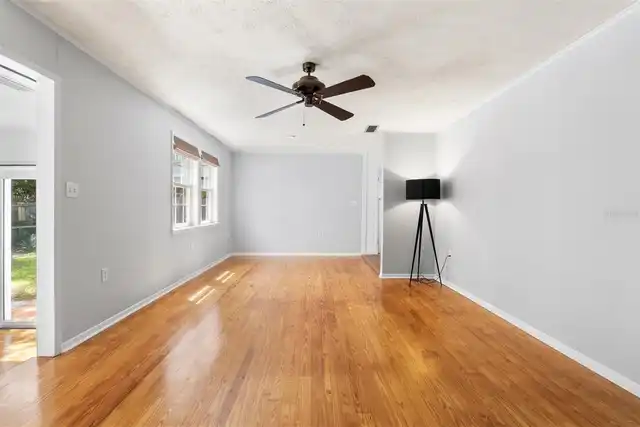 Listing Photo 8