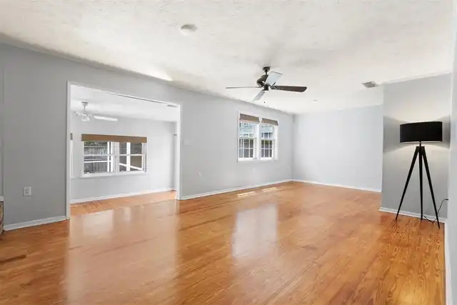 Listing Photo 10