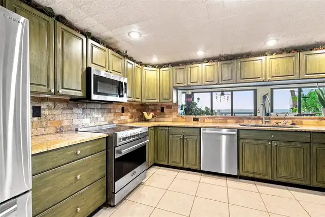 Listing Photo 7