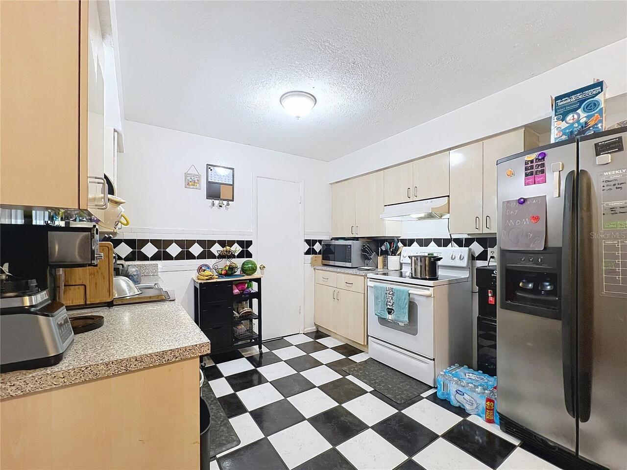 Listing Photo 11