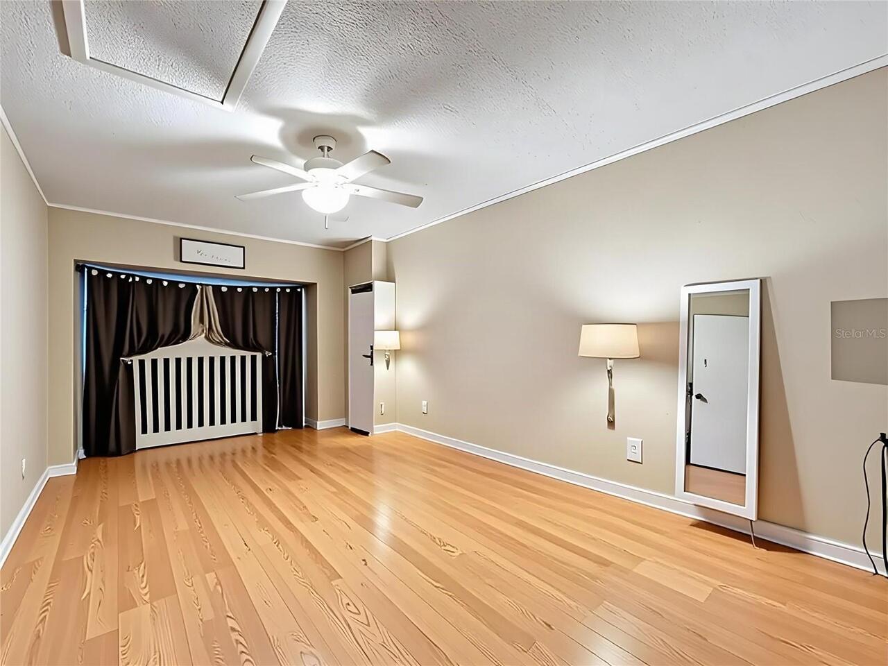 Listing Photo 12