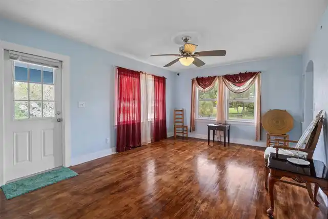 Listing Photo 9