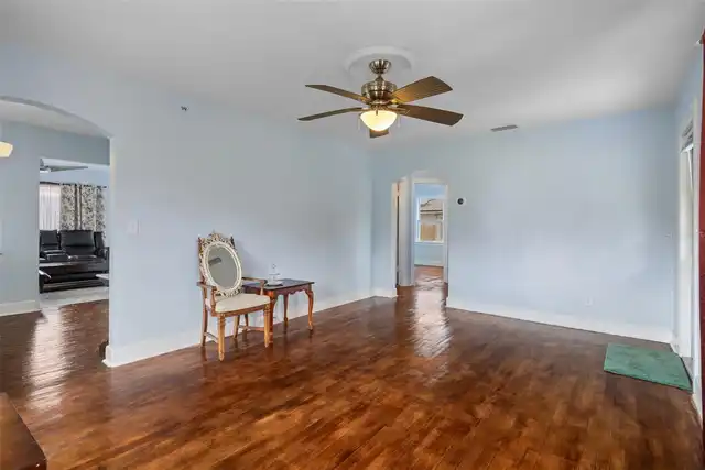 Listing Photo 10