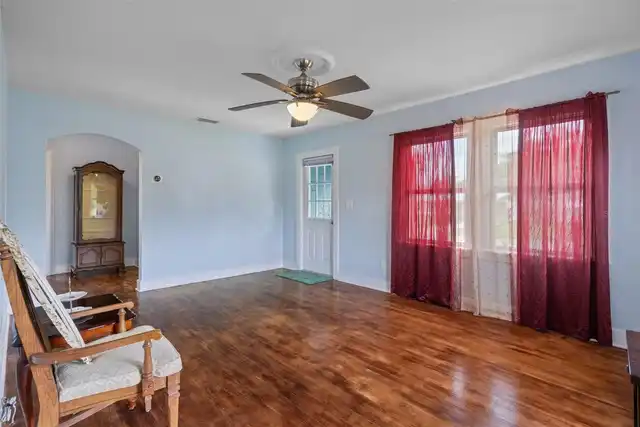 Listing Photo 11
