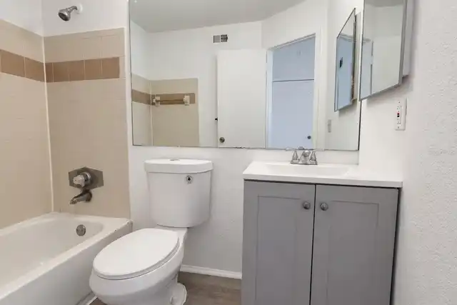 Listing Photo 12