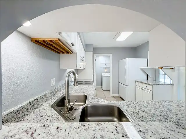 Listing Photo 12
