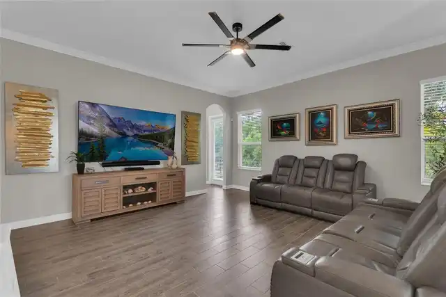 Listing Photo 12