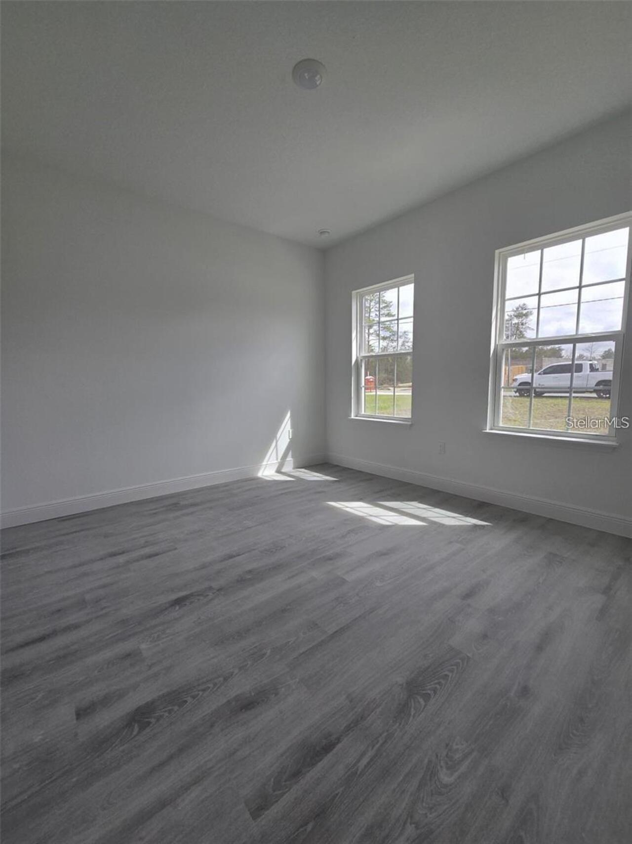 Listing Photo 12