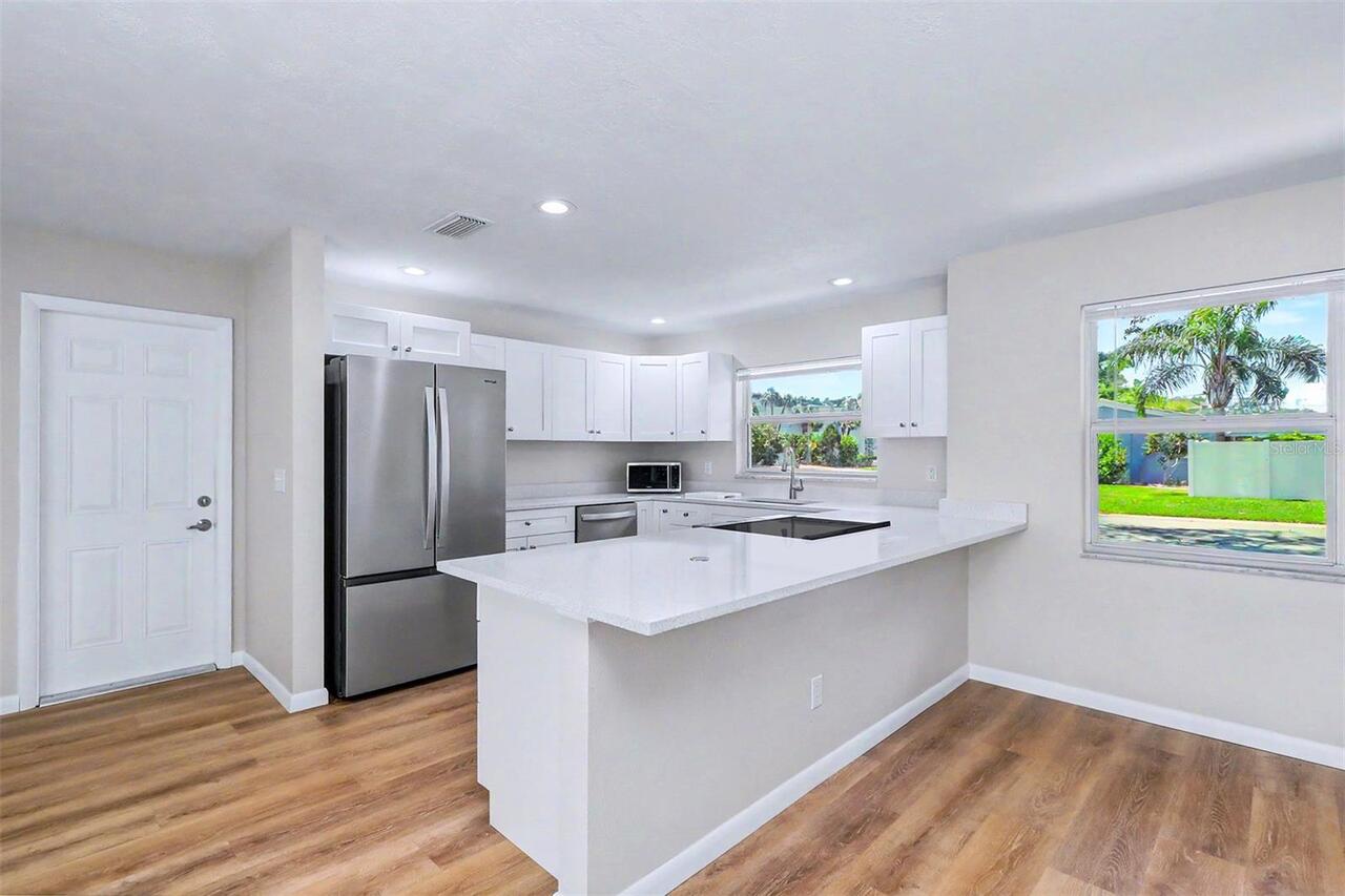 Listing Photo 8
