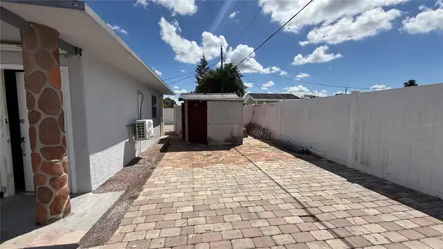 Listing Photo 11